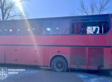 російська ракета вдарила по рейсовому автобусу, який їхав маршрутом Харків Великий бурлук